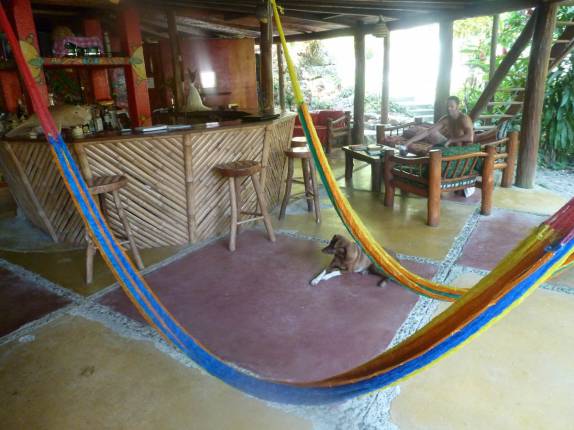 A deliciosa 'living room' da Round House, perto de Livingston, no litoral da Guatemala